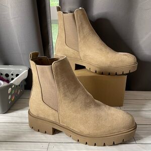Esprit Tan Ankle Boots